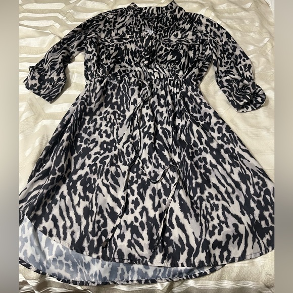 DYNAMITE Animal/Leopard Print Dress with front Pockets - Size XS. - Picture 5 of 5